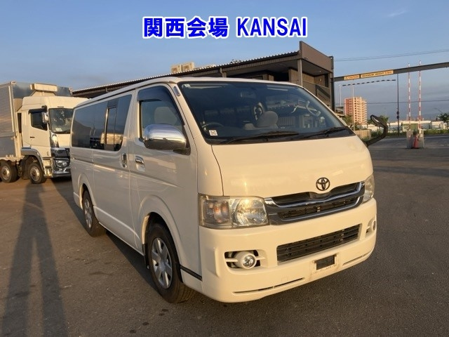 TOYOTA HIACE — фото