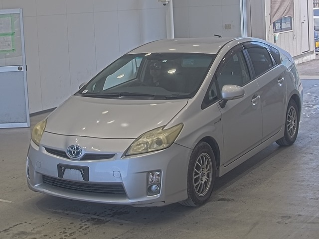 TOYOTA PRIUS — фото