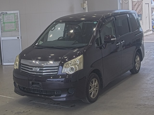 TOYOTA NOAH — фото