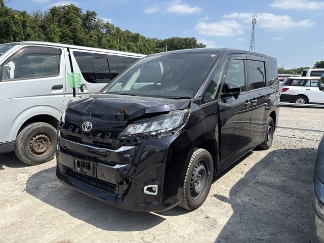 TOYOTA NOAH — фото