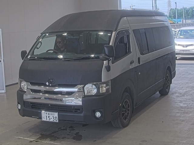 TOYOTA HIACE — фото