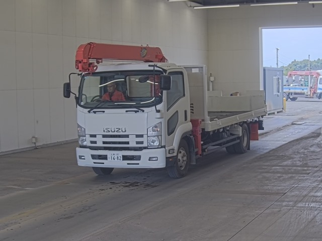 ISUZU FORWARD — фото