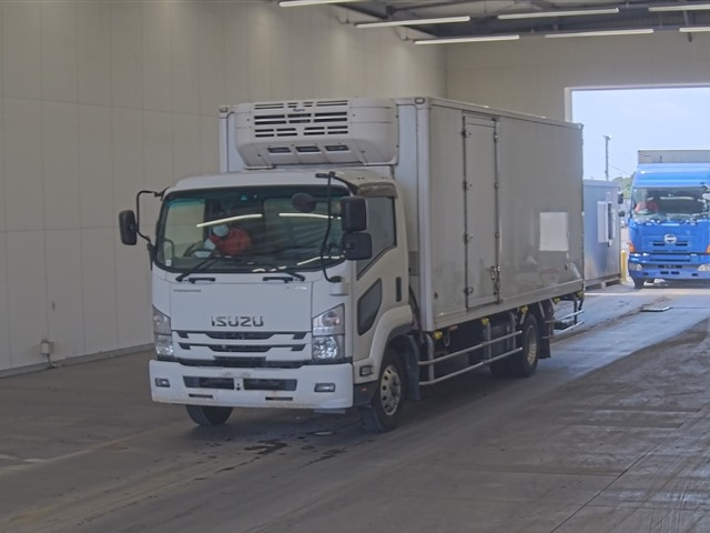 ISUZU FORWARD — фото