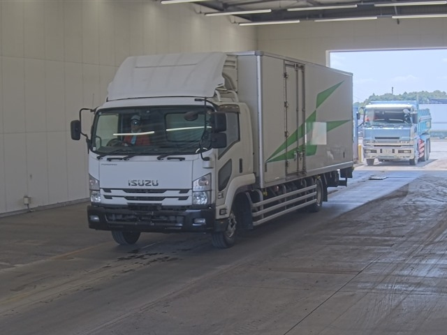 ISUZU FORWARD — фото