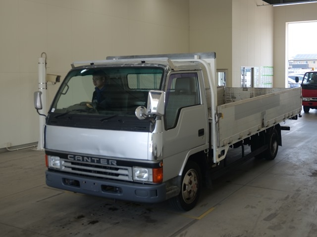MITSUBISHI CANTER — фото