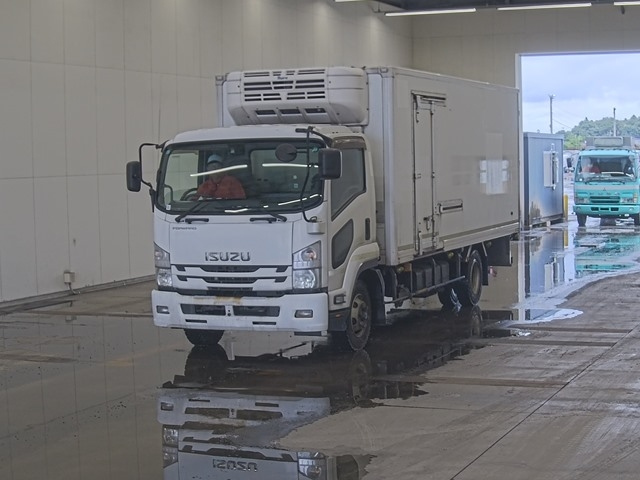 ISUZU FORWARD — фото