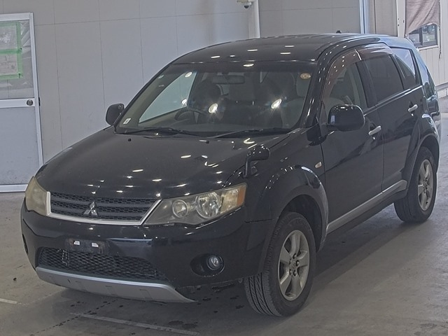 MITSUBISHI OUTLANDER — фото