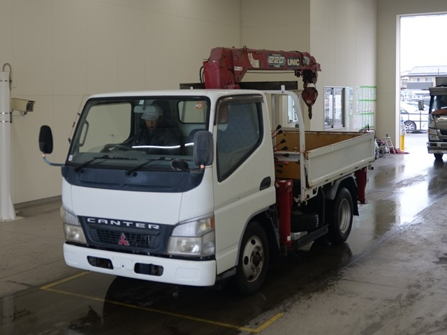 MITSUBISHI CANTER — фото