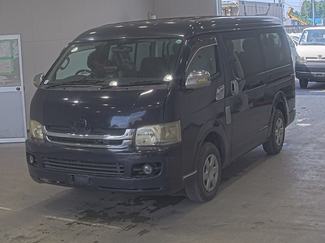 TOYOTA HIACE — фото