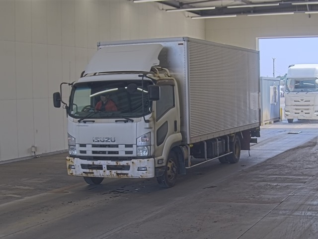 ISUZU FORWARD — фото