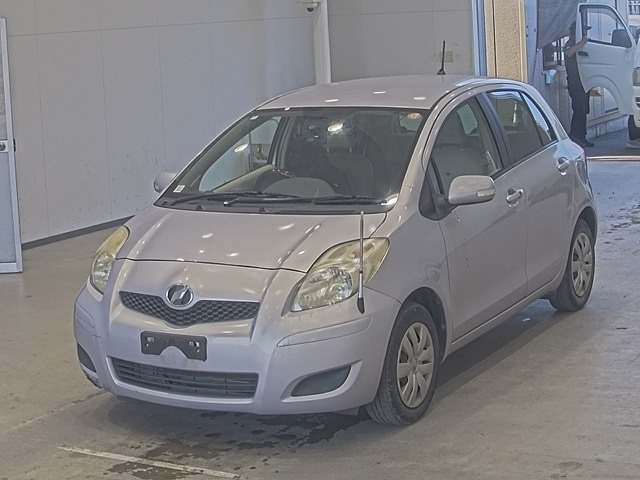 TOYOTA VITZ — фото