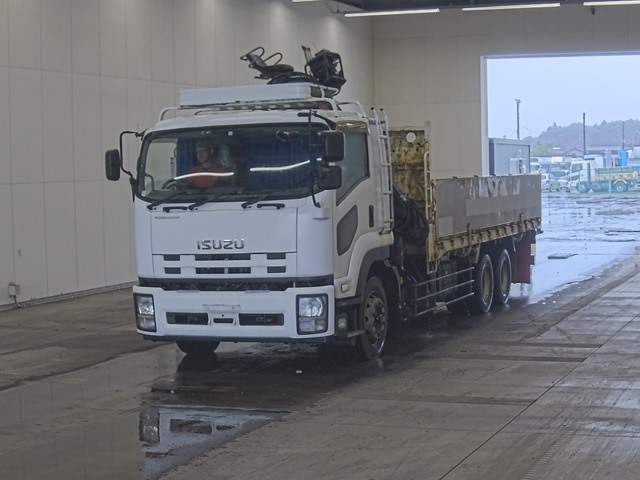 ISUZU FORWARD — фото