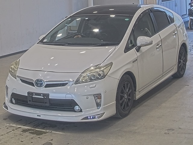 TOYOTA PRIUS — фото