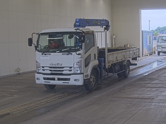 ISUZU FORWARD — фото