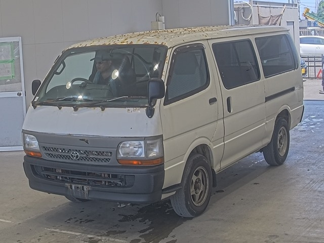 TOYOTA HIACE — фото