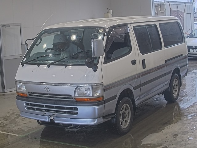 TOYOTA HIACE — фото