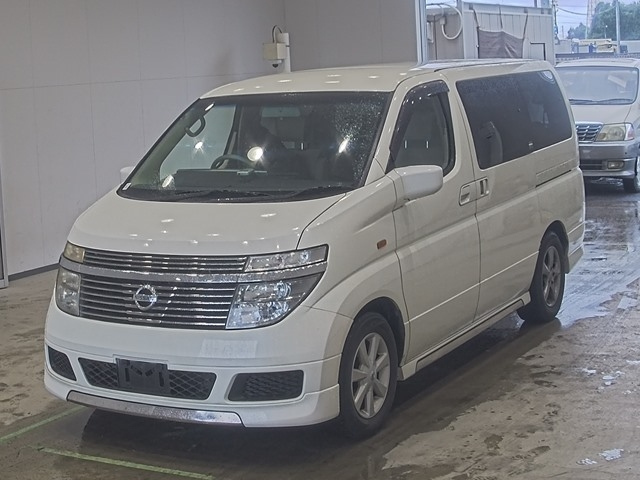 NISSAN ELGRAND — фото
