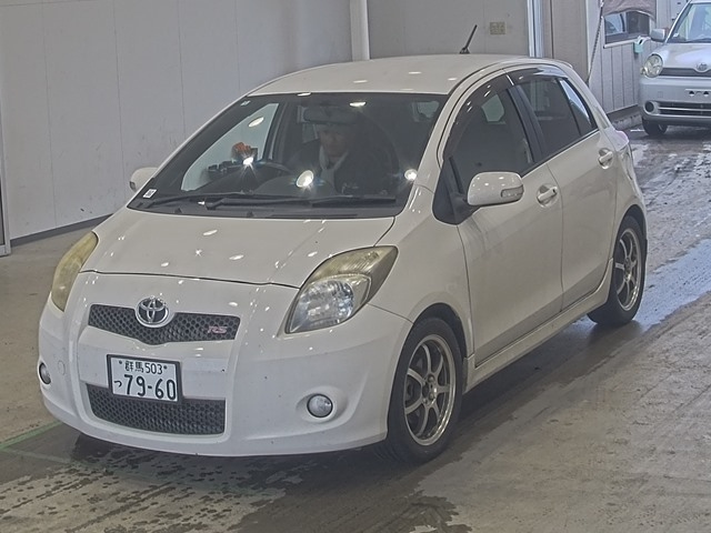 TOYOTA VITZ — фото