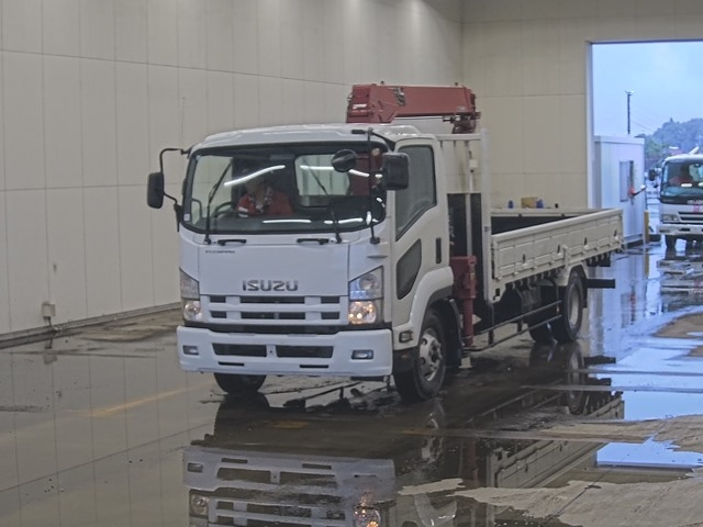 ISUZU FORWARD — фото