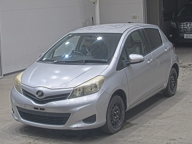 TOYOTA VITZ — фото