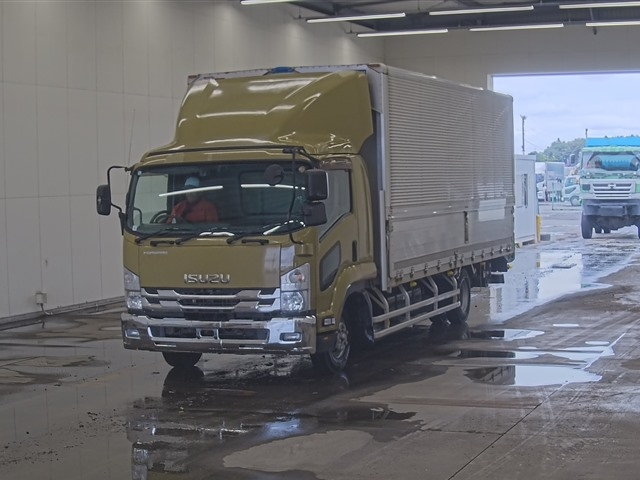 ISUZU FORWARD — фото
