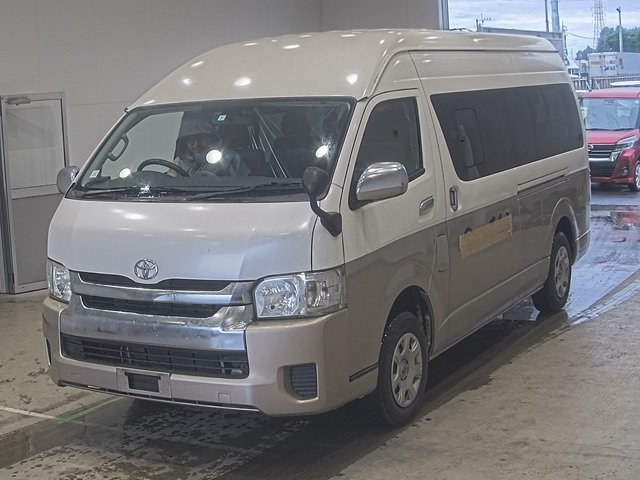 TOYOTA HIACE — фото