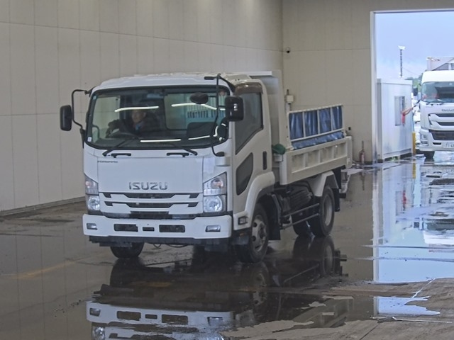 ISUZU FORWARD — фото