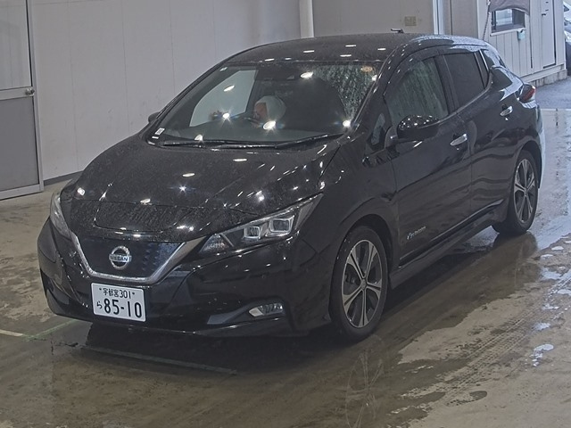 NISSAN LEAF — фото