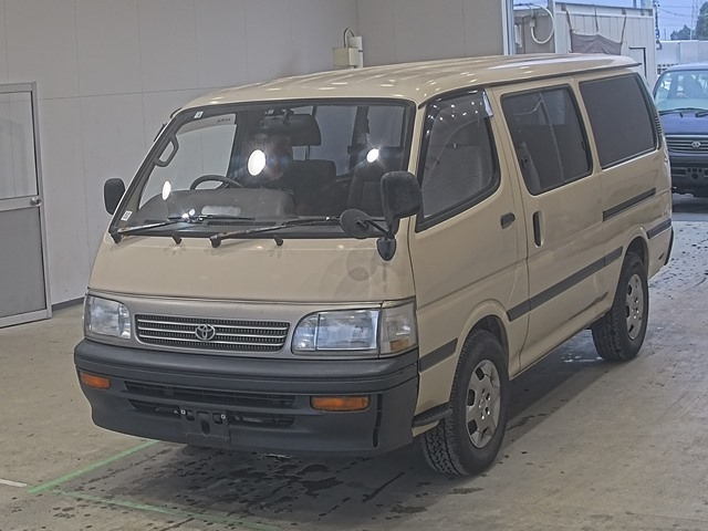 TOYOTA HIACE — фото