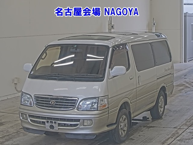 TOYOTA HIACE — фото