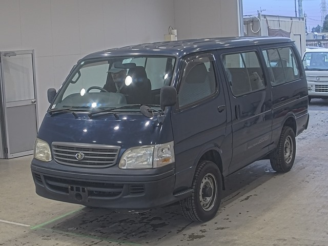 TOYOTA HIACE — фото
