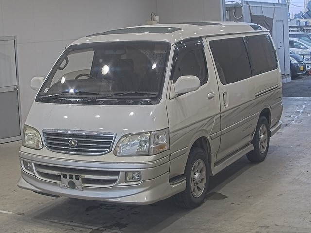 TOYOTA HIACE — фото