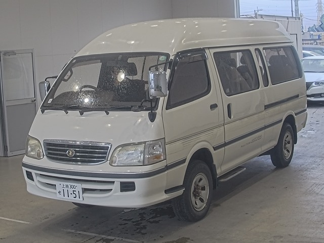 TOYOTA HIACE — фото