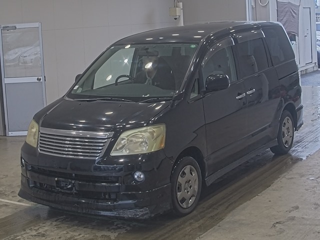 TOYOTA NOAH — фото