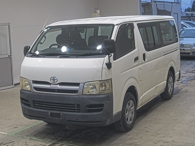 TOYOTA HIACE — фото