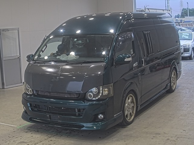TOYOTA HIACE — фото