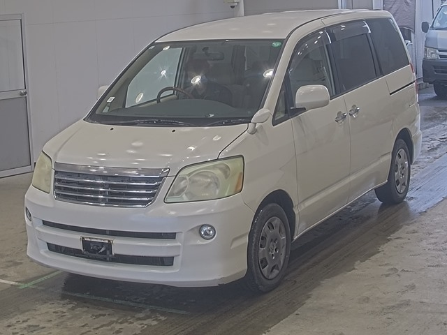 TOYOTA NOAH — фото