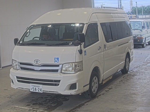 TOYOTA HIACE — фото