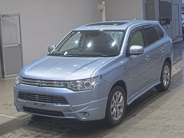 MITSUBISHI OUTLANDER — фото