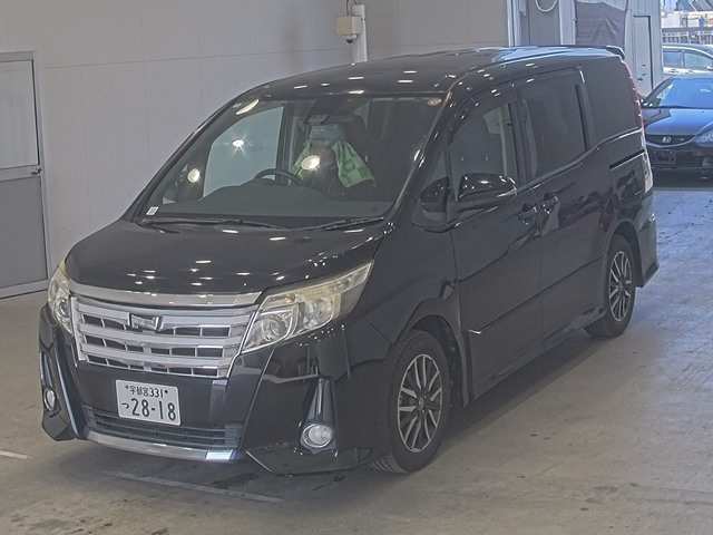 TOYOTA NOAH — фото