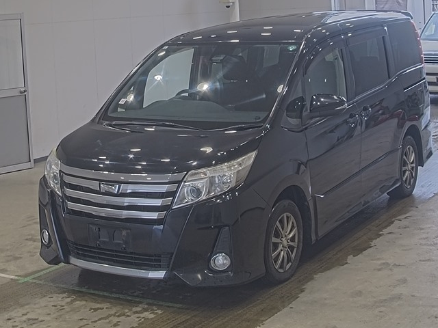 TOYOTA NOAH — фото