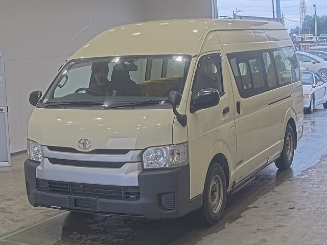 TOYOTA HIACE — фото