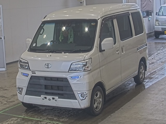 TOYOTA PIXIS — фото