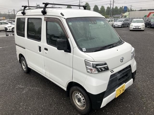 TOYOTA PIXIS — фото