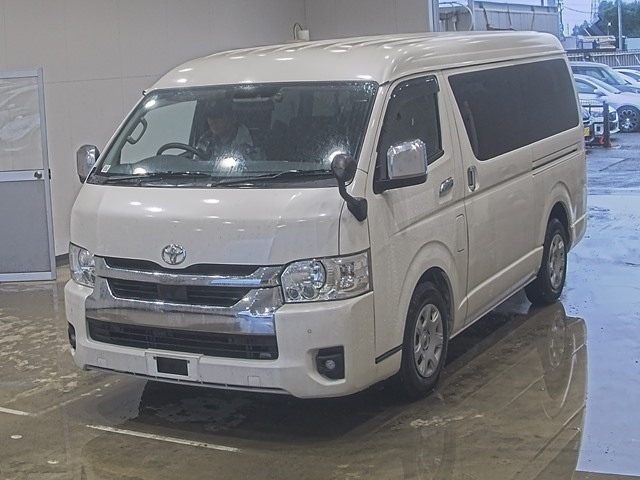 TOYOTA HIACE — фото