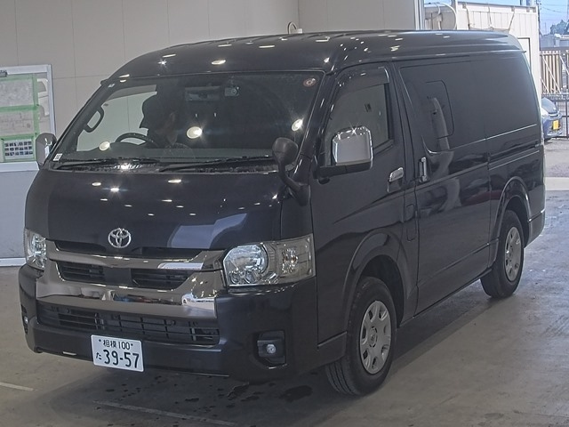 TOYOTA HIACE — фото