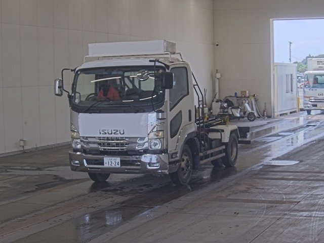 ISUZU FORWARD — фото