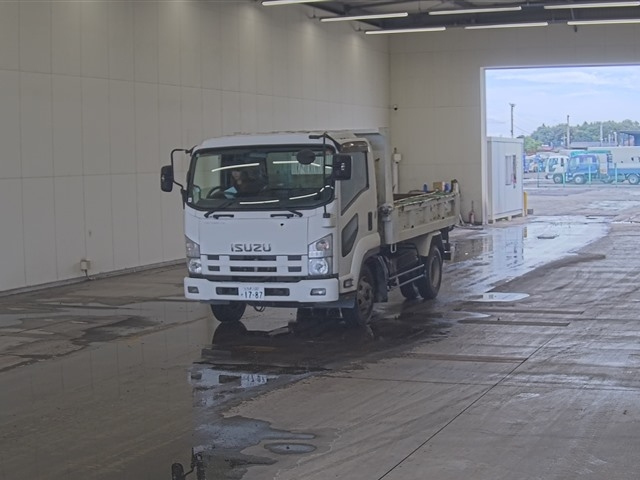 ISUZU FORWARD — фото