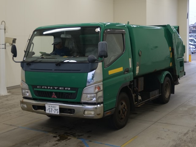 MITSUBISHI CANTER — фото