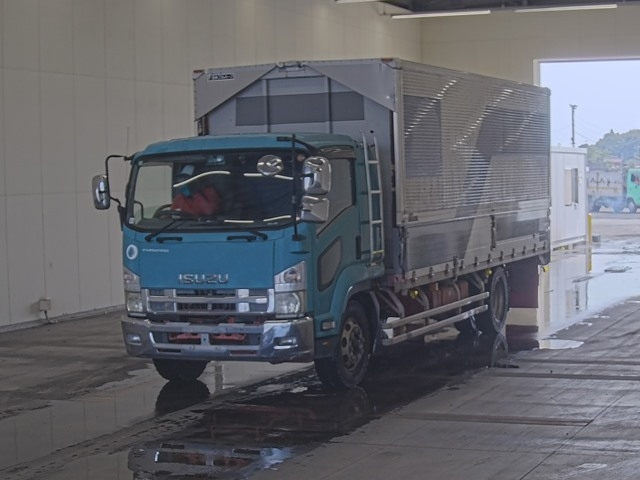 ISUZU FORWARD — фото